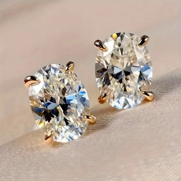 - 2ct Gold Vermeil Oval Cut Moissanite Stud Earrings - Picture 4 of 5